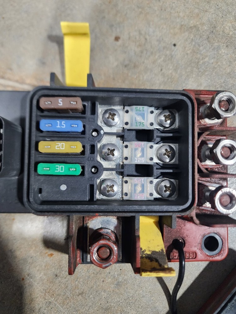 FREIGHTLINER Cascadia Fuse Panel A0672138012