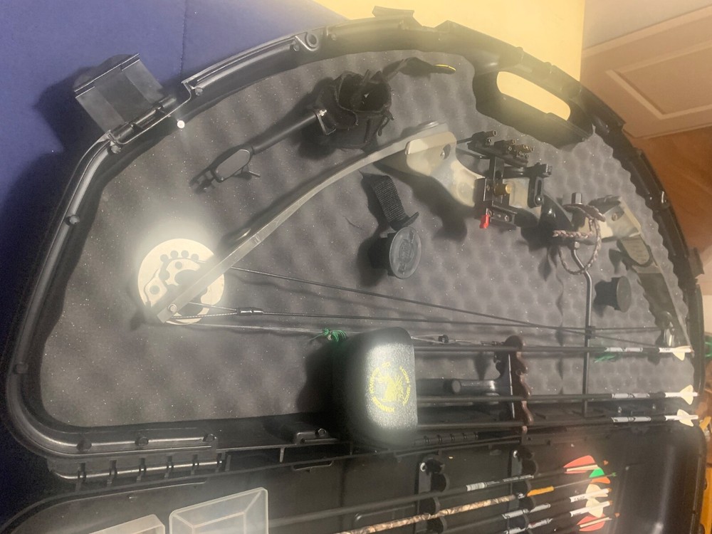 compound bow right hand 70lbs with arrows and tips