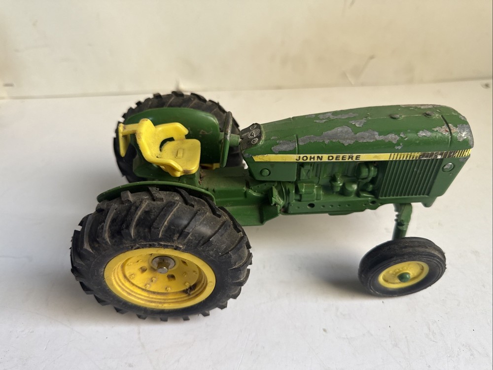 ERTL 1/16 John Deere Utility Tractor (32)