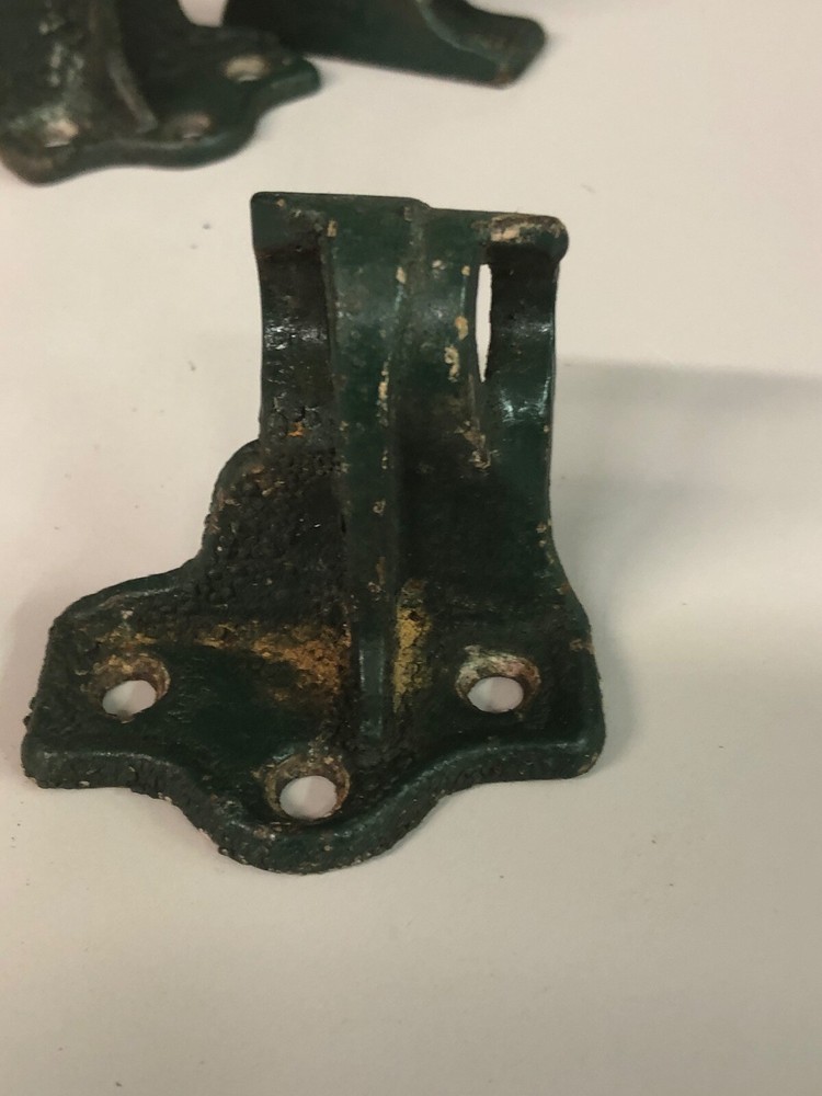 3 pieces cast iron shutter brackets (3499)