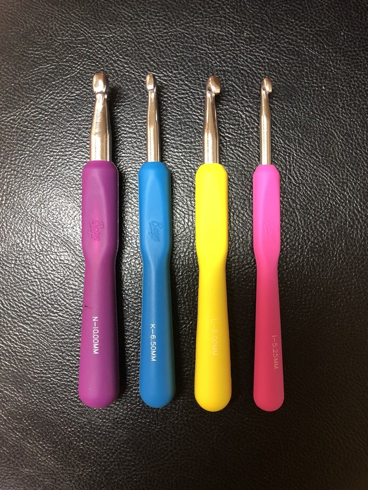 Colorful Ergonomic Boye  (4) Crochet Hook Set  Various Sizes