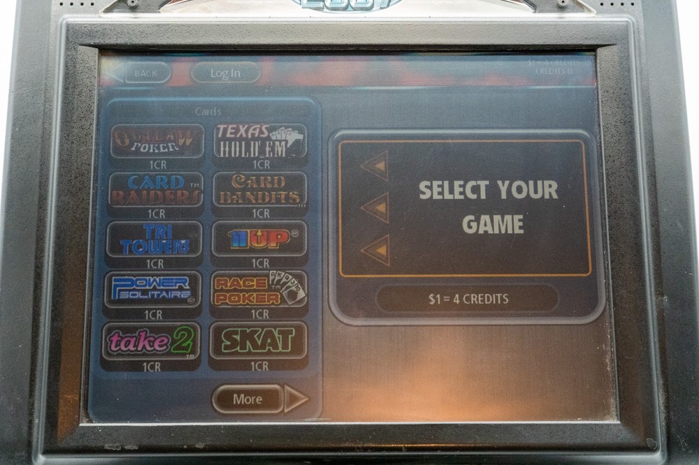 2007 MegaTouch EVO 15" LCD Megatouch Touchscreen Bartop Game