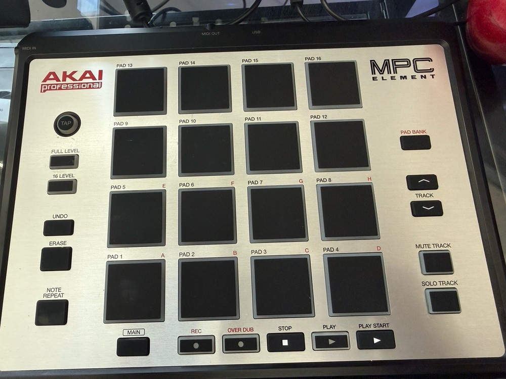AKAI Professional MPC ELEMENT Music Production Controller 16 Pad Sampler USB