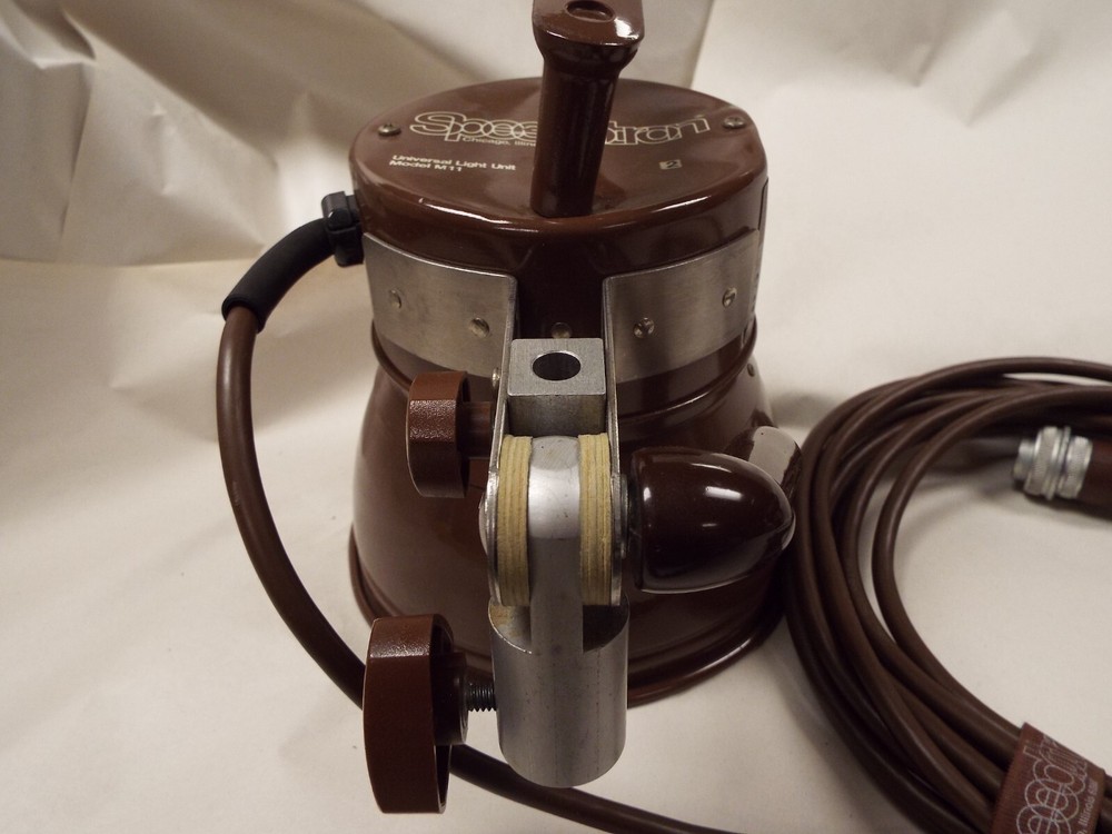 Speedotron Universal Strobe Light Unit Model M11 Reflector 7" Bulb Untested #2