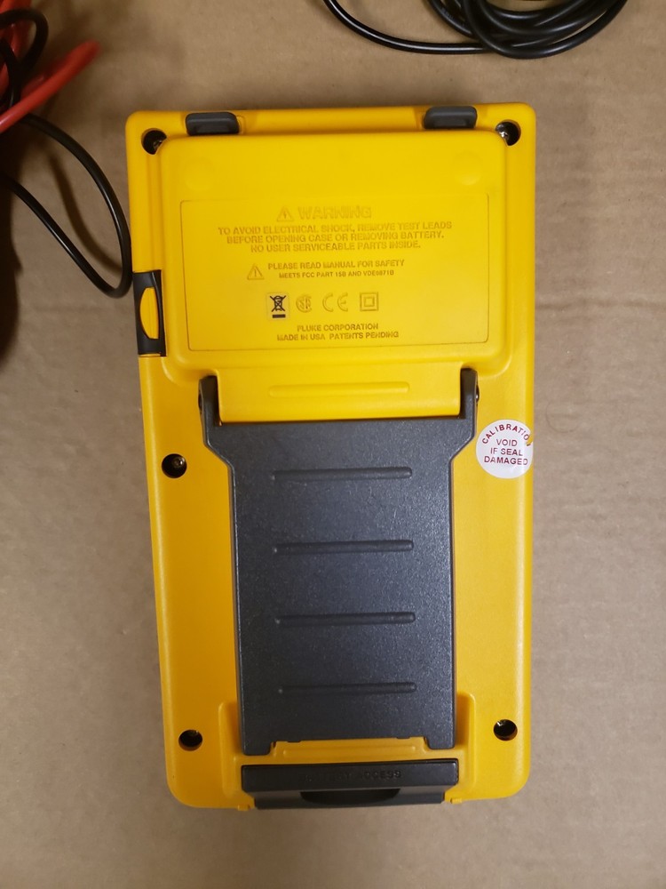 Fluke 744 Documenting Process Calibrator With Accessories. Read Desc.