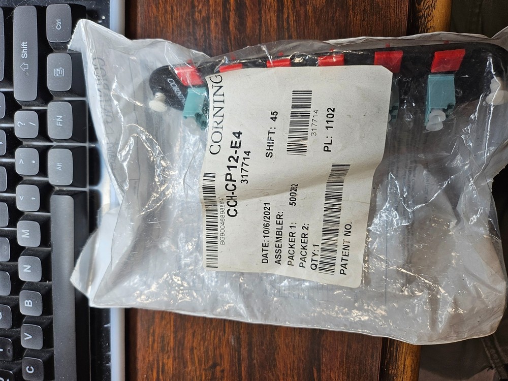 Corning Cable CCH-CP12-E4 Corning CCH Panel LC Duplex 12 F Multimode - Black...