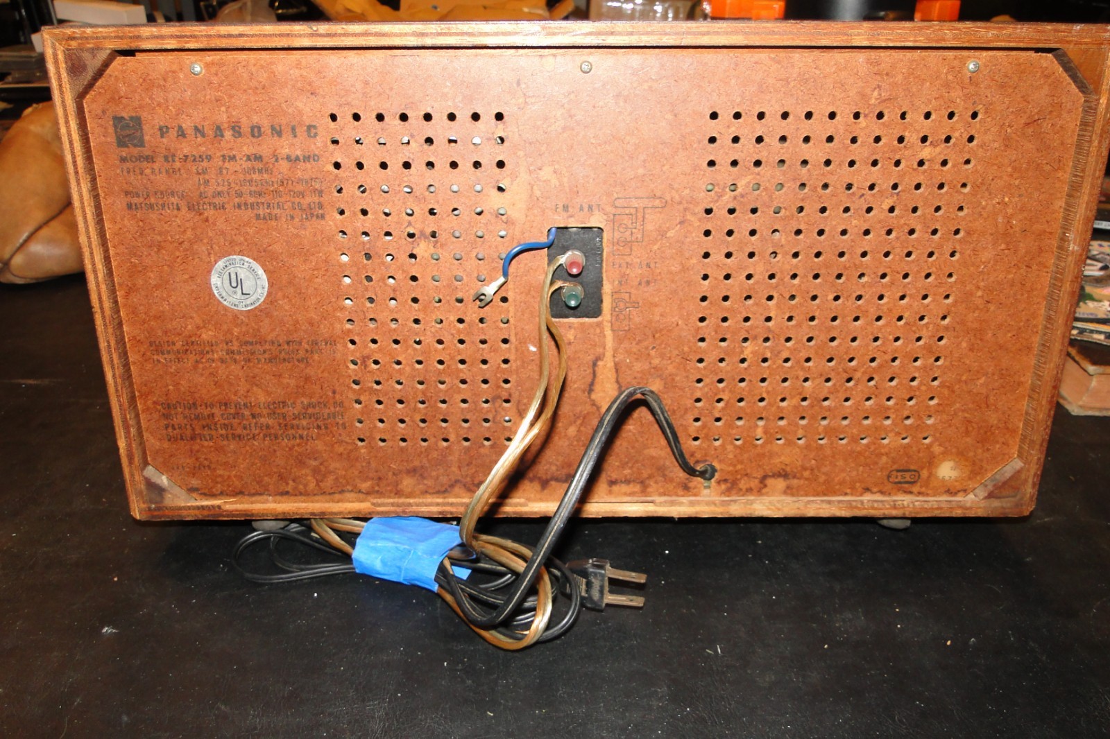 1970’s Panasonic Table Top Radio AM-FM Walnut RE7259 Works great !