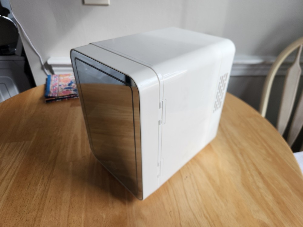 Cutieworld Compact Mini Fridge/warmer