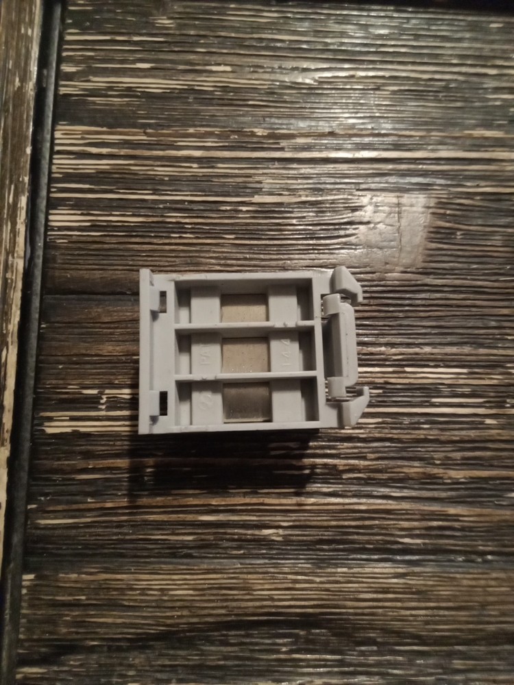 Idec BA211TU 20A 300V Terminal Block
