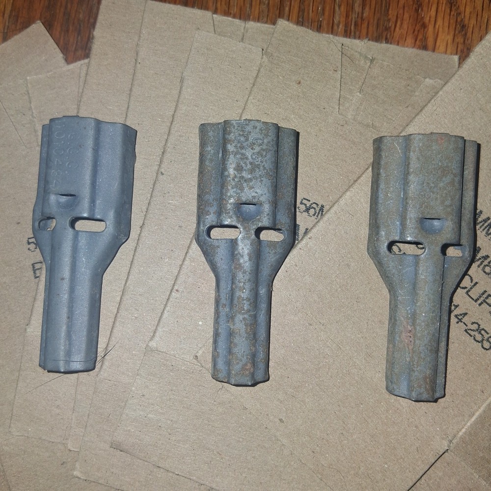 142 USGI stripper clips, 3 spoons, 9 sleeves