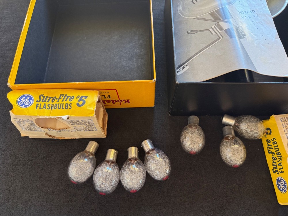 Kodak Flasholder w/ Bracket ~ 7 Bulbs ~ Manual ~ Box