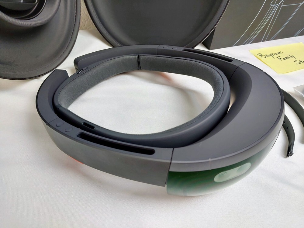 Microsoft HoloLens Developer Edition 1st Generation & Case - Excellent Condition