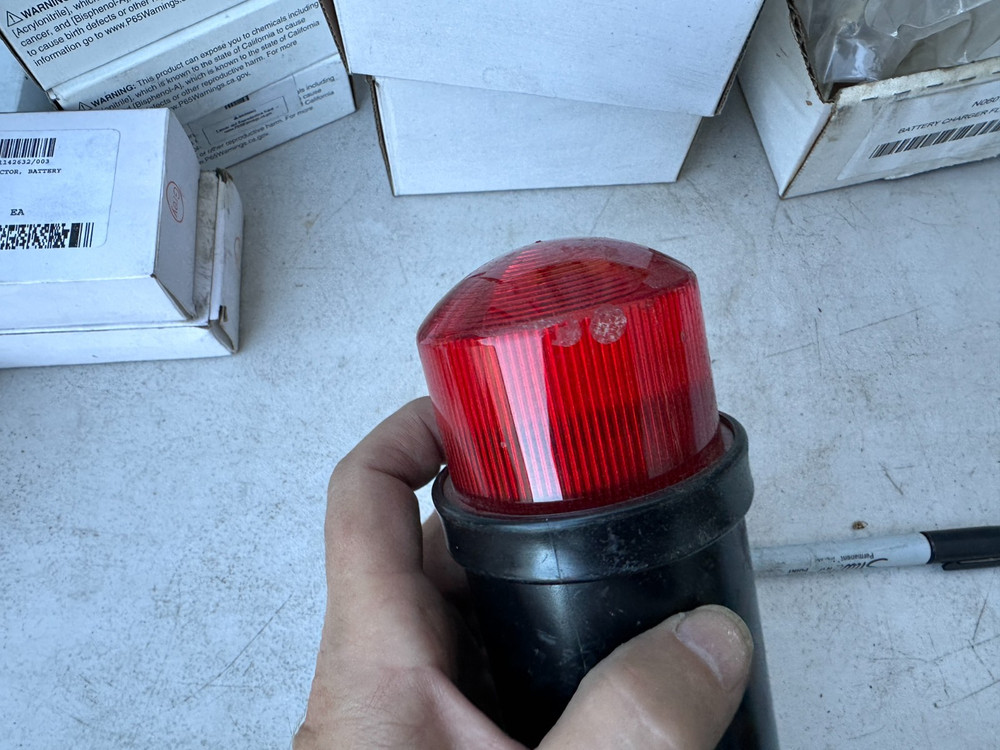 TELEMECANIQUE XVB C8G4 RED STROBE LIGHT UNIT