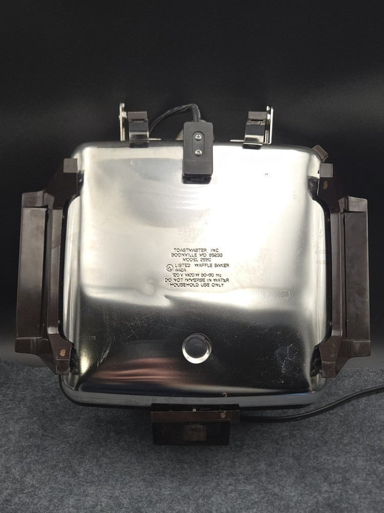 VTG Toastmaster 269C Chrome Waffle Maker Reversible Plates Tested