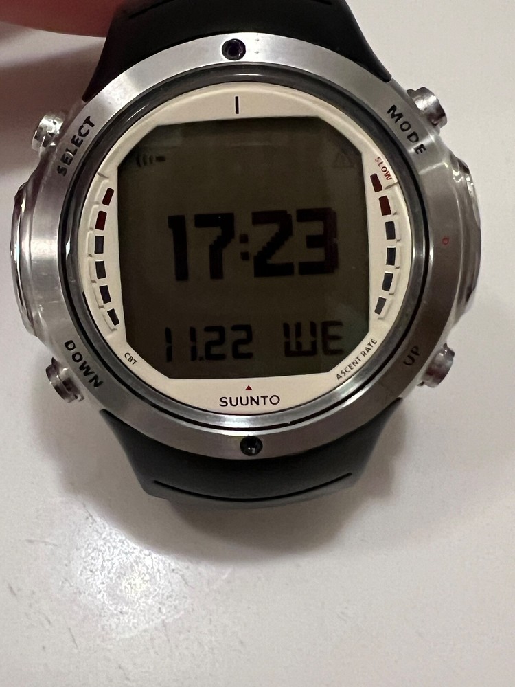 Suunto D6 Dive Computer w Box, extra large strap and protective cover