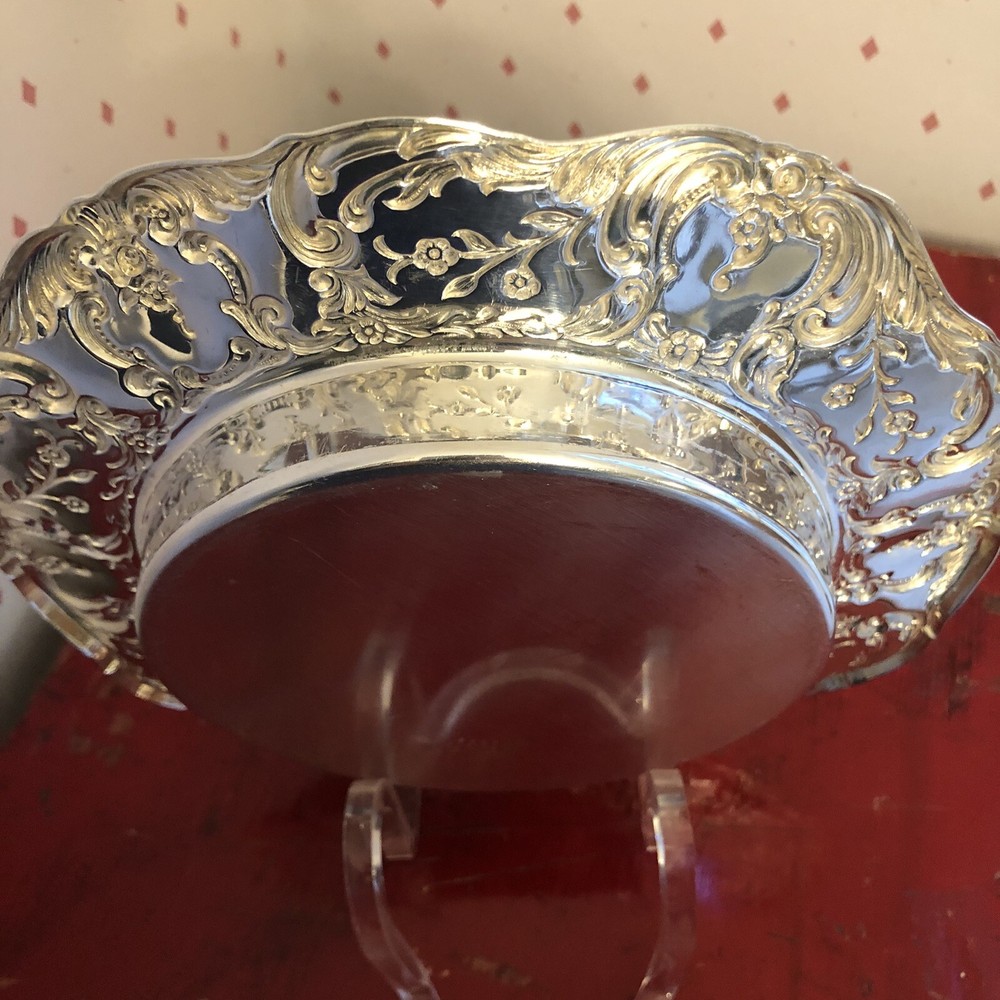 Wallace Grand Victorian Silverplate 1664 Wine Bottle Coaster Holder 8” Round