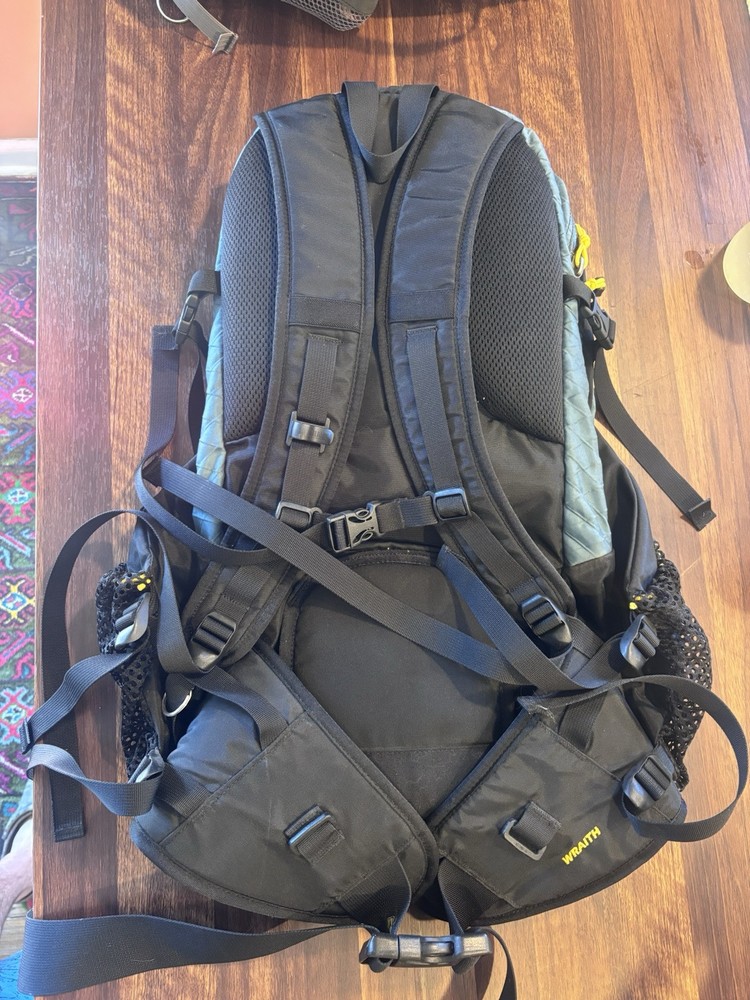 MOUNTAINSMITH Hiking Backpack (Wraith)