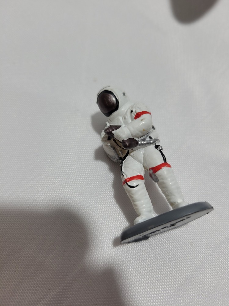 Space Shuttle - Astronauts and Display Stand Set1/200 Scale Diecast