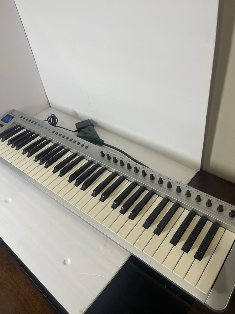 M-AUDIO EVOLUTION MK-36-1C 61-key USB MIDI keyboard controller