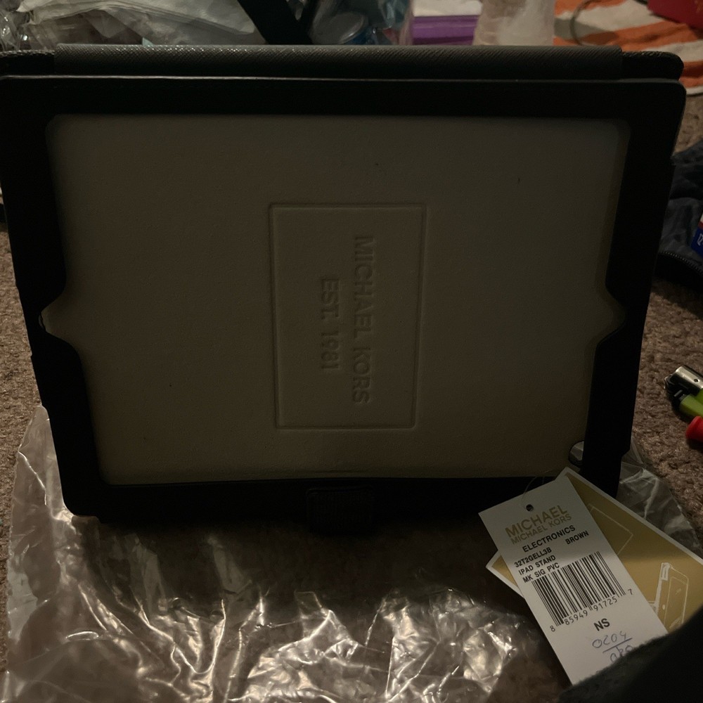 Michael Kors Authentic Luxury iPad Case/stand