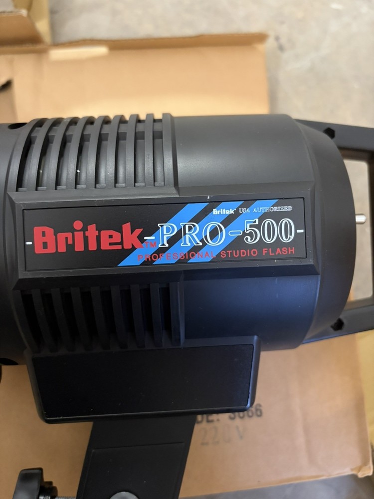 BRITEK PRO 750N PROFESSIONAL STUDIO FLASH