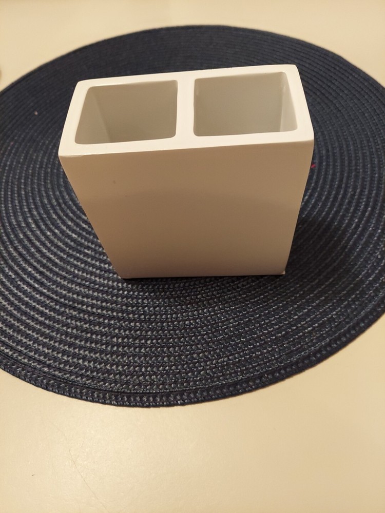 TOOTHBUSH HOLDER WHITE CERAMIC