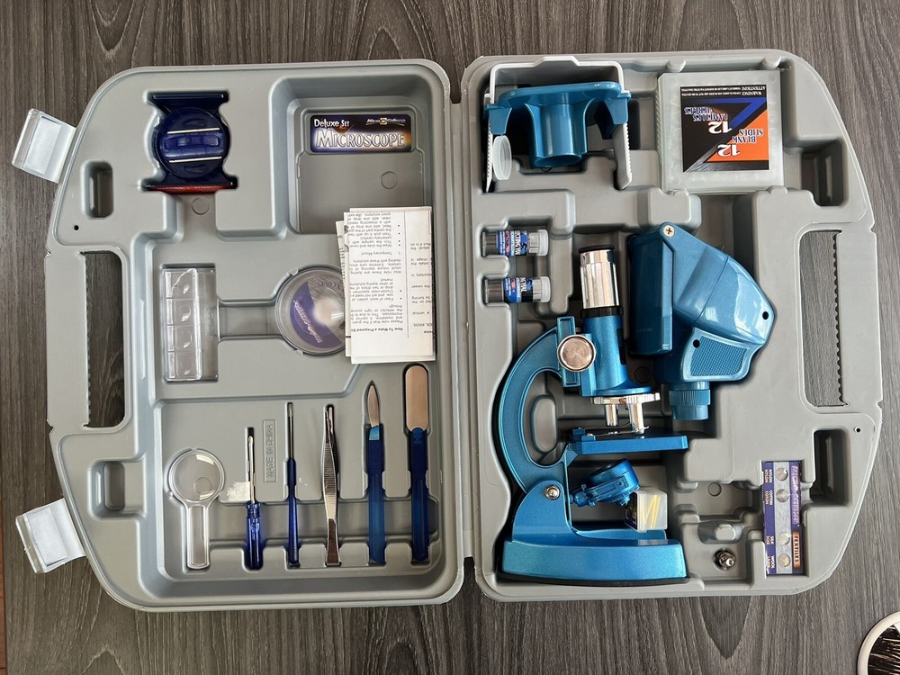Micro Science Deluxe Microscope Set W/ Travel Case