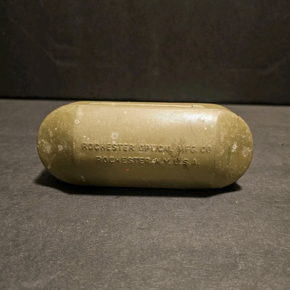 Rochester Optical Mfg Co US Military WWII Eyeglass Case Oval Tin
