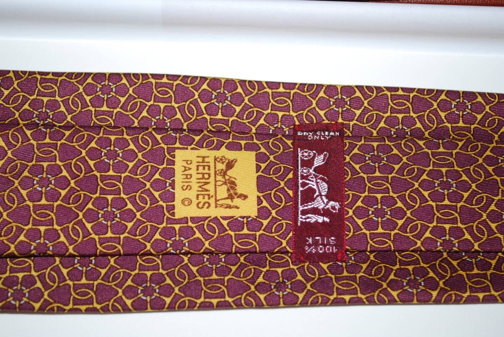 HERMES 100 Silk Tie with Ribbon Tie Box