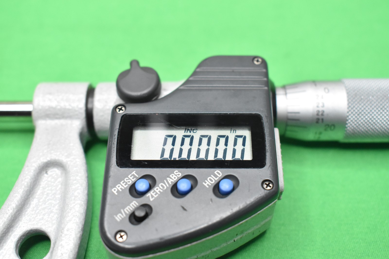 Mitutoyo 293-350-30 Digimatic IP65 4-5" Outside Micrometer w/Case