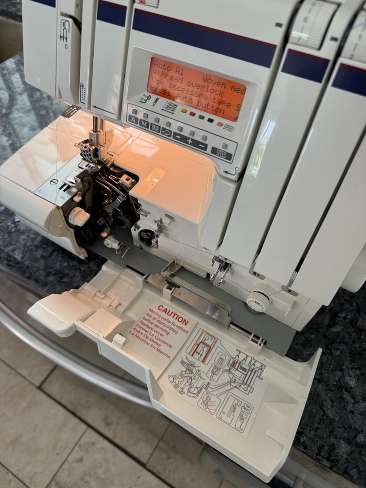 Husqvarna Viking Huskylock 936