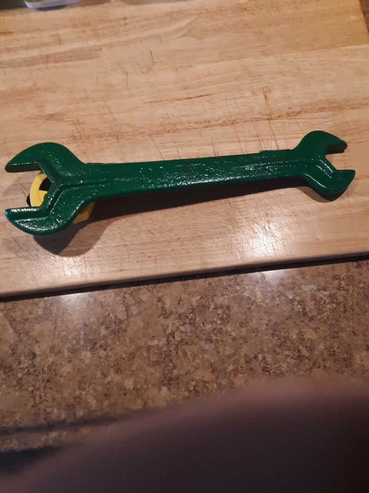 ANTIQUE JOHN DEERE D127 WRENCH 14"