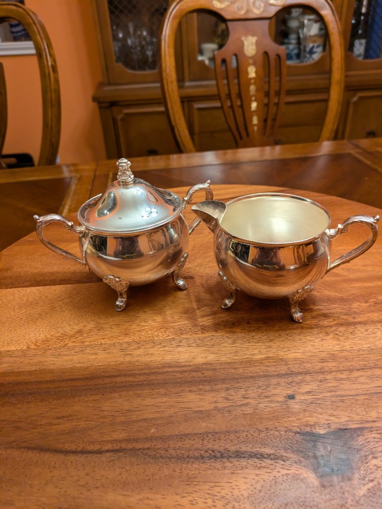 Leonard Silverplate Covered Sugar And Creamer Set