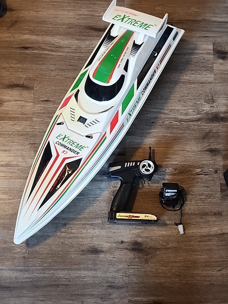 Extreme RC Commander X3 Remote Control Large Speed Boat  33” READ