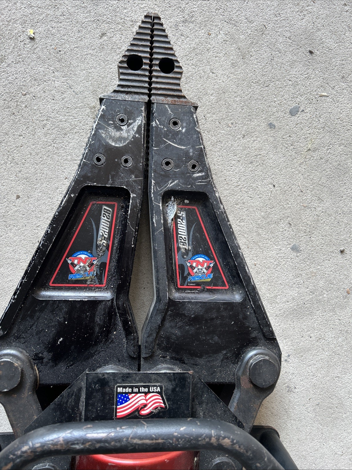 TNT Rescue S-200-28 high pressure spreader Jaws Of Life