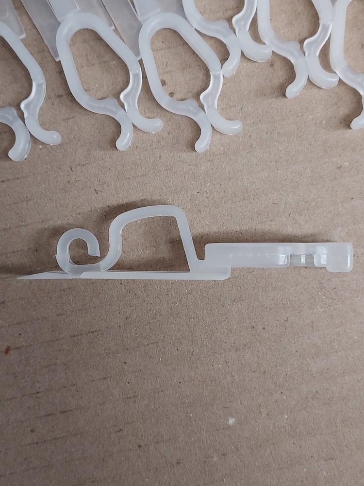 100pc Christmas Light Clips Hangers Shingle Gutter Mount Universal Plastic 3.25"