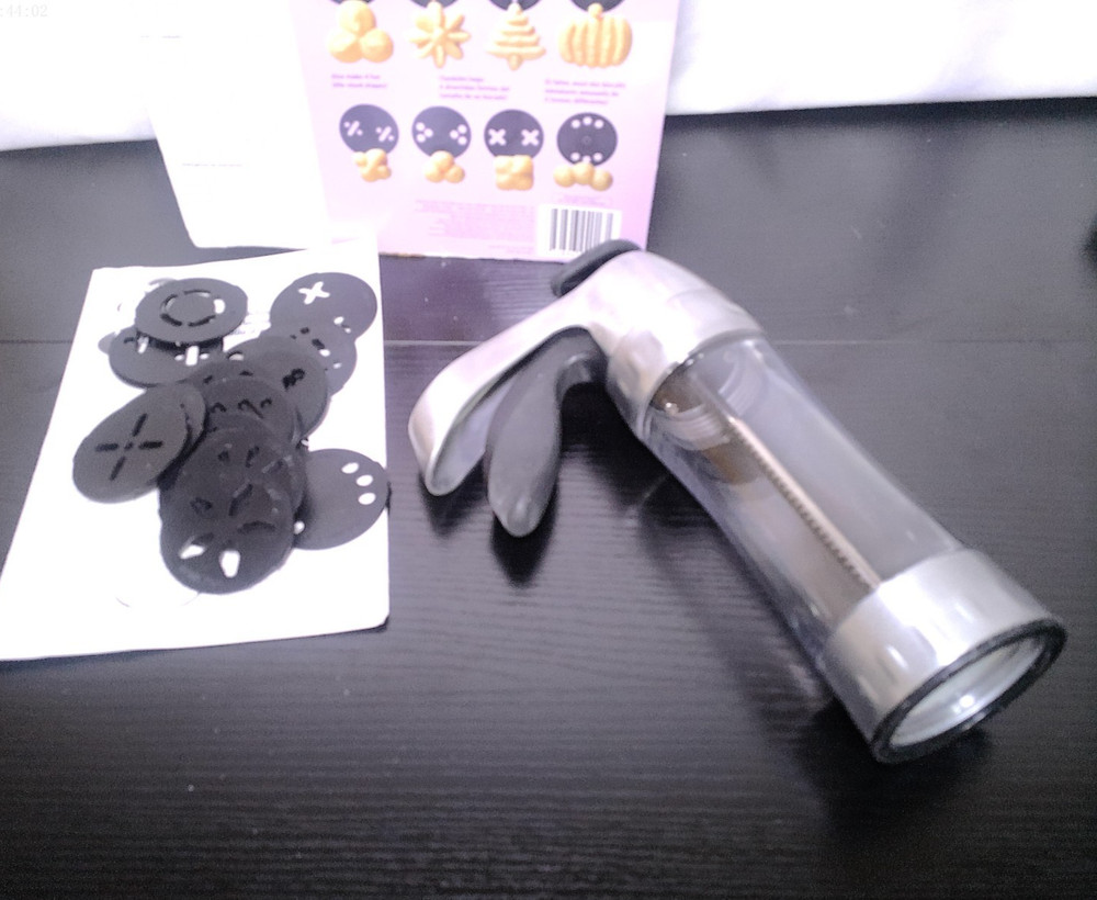 Wilton Cookie Pro Ultra II Soft-Grip Trigger Cookie Press Complete Set