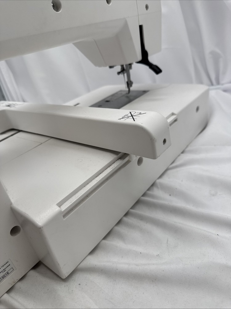 Janome Memory Craft 400E Embroidery Machine s5 G3D