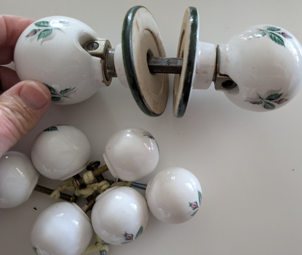 VNTG LOT Porcelain Rosebud Door Knobs 2ea w/backplates +7ea matched drawer knobs