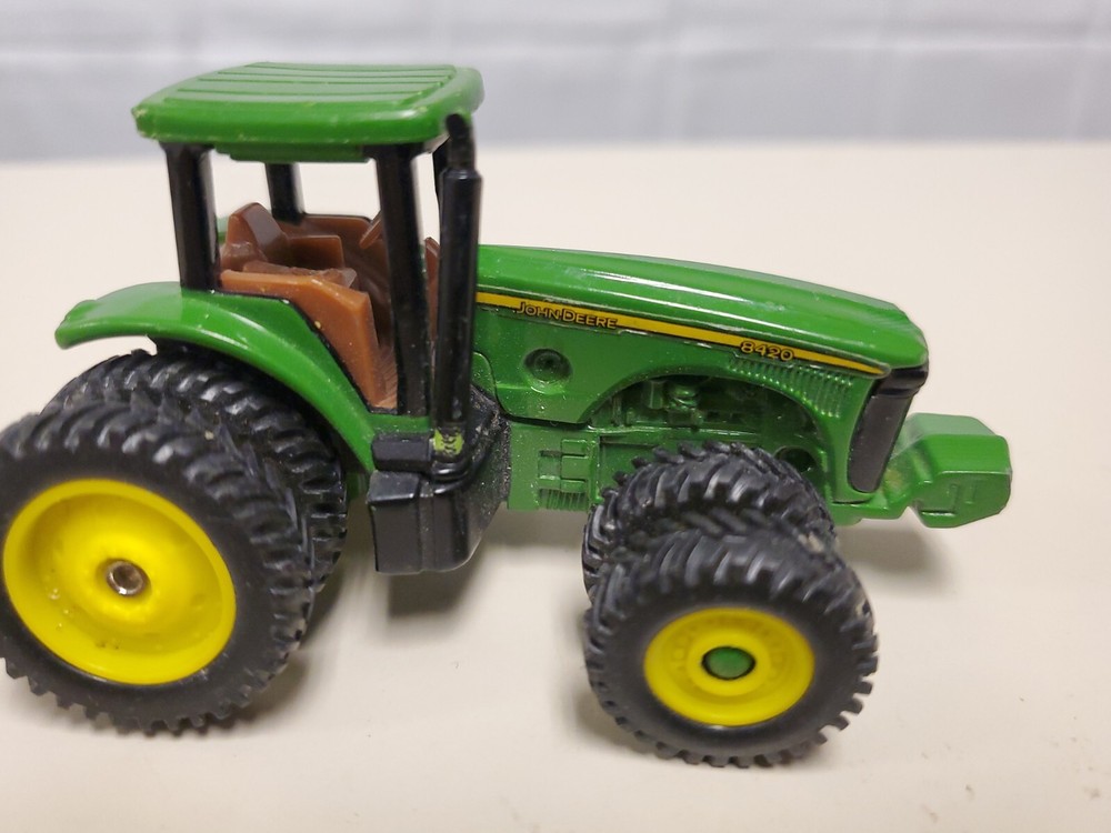 1/64th Scale John Deere Modern Cab Tractor Die-Cast