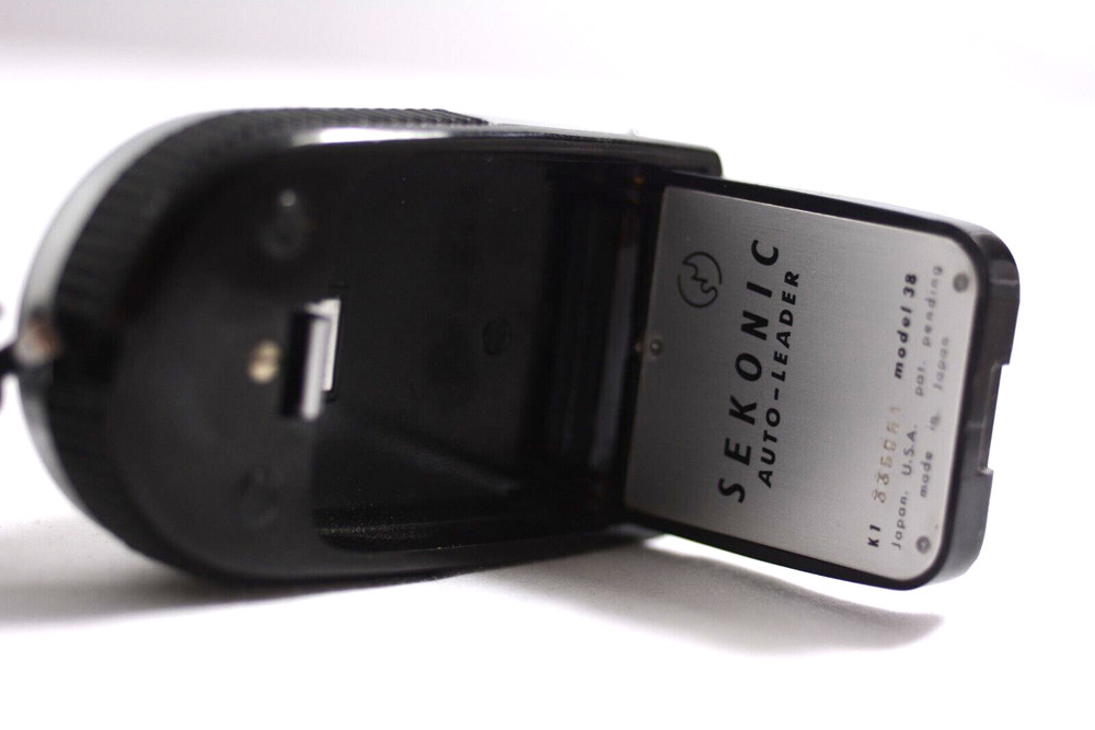 SEKONIC AUTO-LEADER MODEL 38 CAMERA EXPOSURE METER WITH CASE (INOPERABLE)