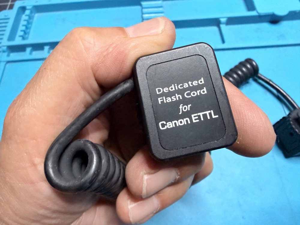 Genuine Canon Sync Cord for EOS ETTL, Coiled
