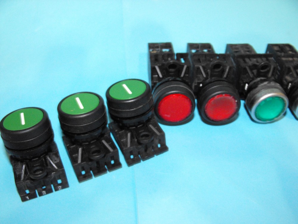 KLOCKNER MOELLER A22-RLTR-GN+A22-RLTR-RT.Pushbutton Switch.(LOT9PCS).USED