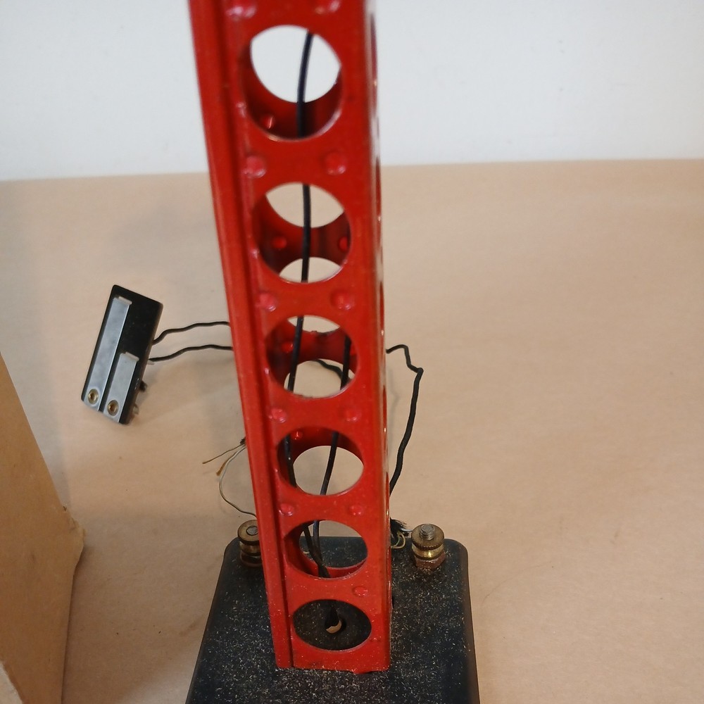 Louis Marx No. 416-A Floodlight Tower w Original Box