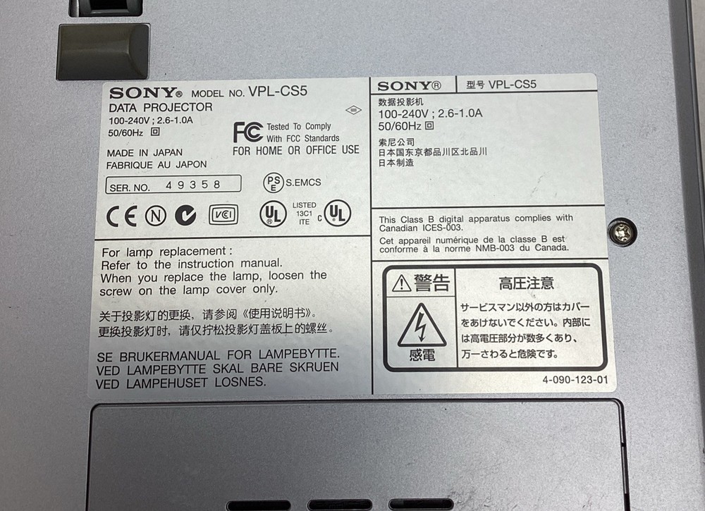Sony Data Projector w/Remote Control, Cable, and carry case VPL-CS5 Ser. 49358