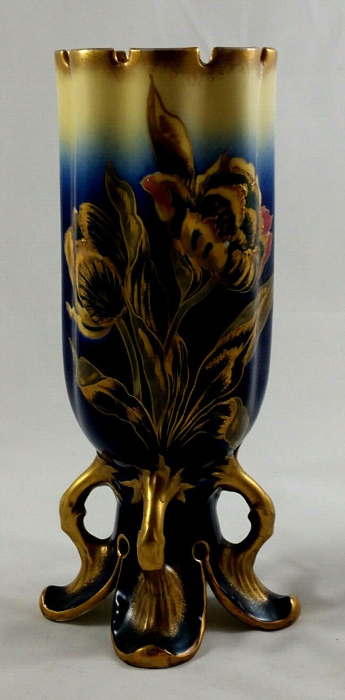 VINTEGE BLUE PAINTED FOOTED VASE