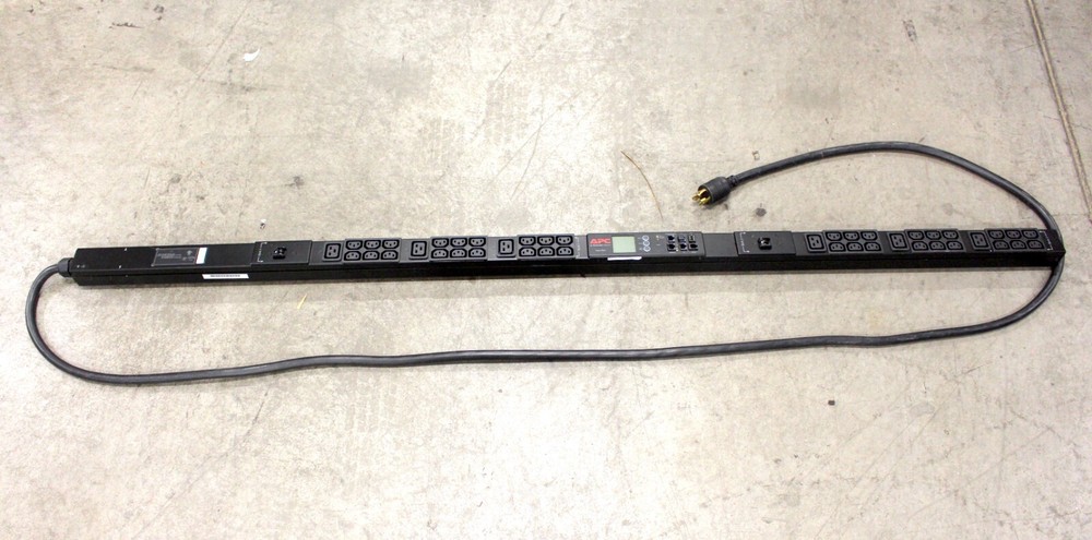 APC Rack PDU AP8861 Metered Rack PDU Power Strip