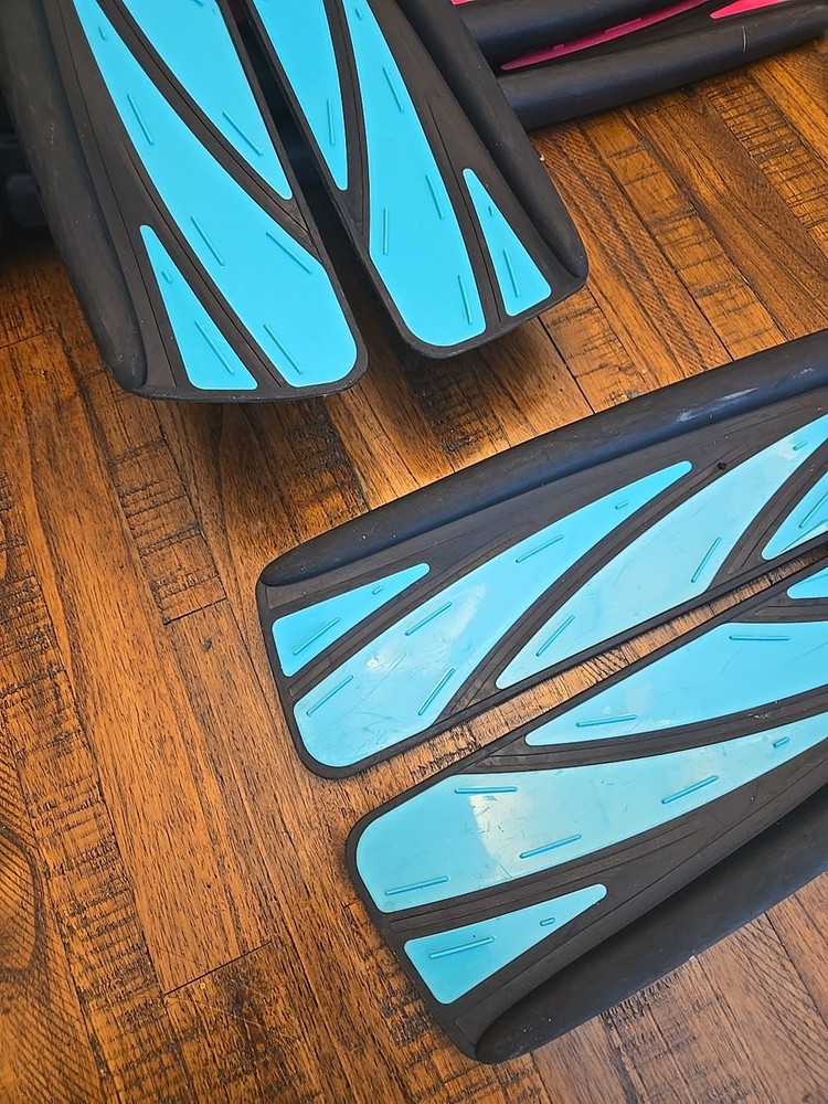 Atomic Aquatics Split Fins Open Heel W/ Spring Straps Small Aqua
