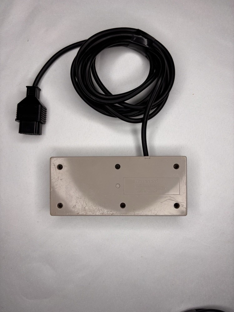 4 Nintendo NES Wired Controllers & Zapper Bundle — Untested