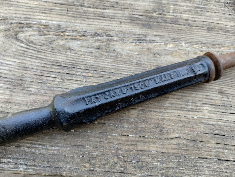 Bridgeport Hardware Jumbo 1905 Cast Iron Nail Puller